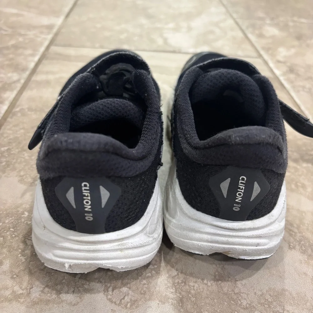 Hoka One One Clifton 9 Little Kid Running Shoes Black White 1168873 BWHT Size 1M